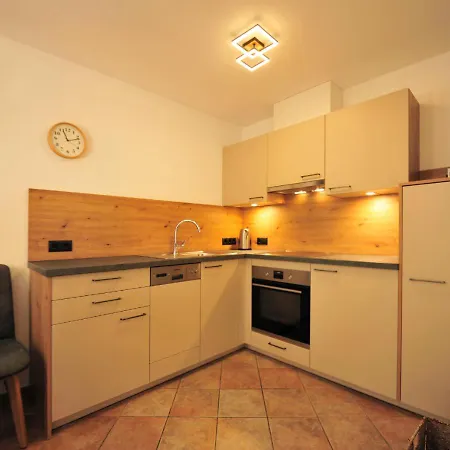 Am Brunnen * Ried im Oberinntal